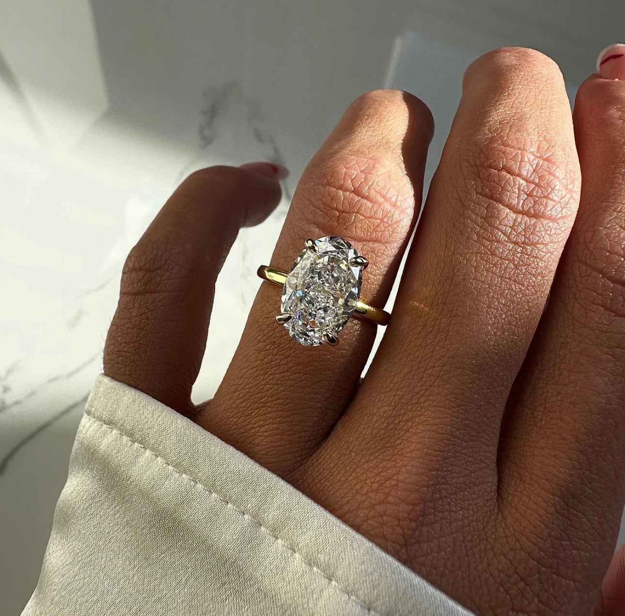 CRUSHED ICE OVAL CUT RING